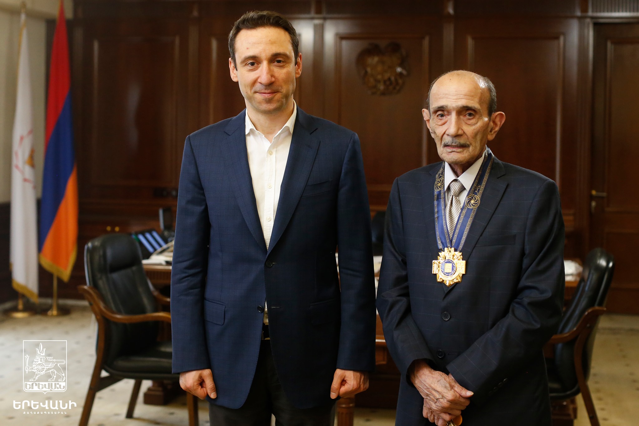 &laquo;Այս պարգևն ինձ ավելի երիտասարդացրեց&raquo;. քաղաքապետ Մարությանը դոկտոր Հովհաննես Սարուխանյանին հանձնել է Երևանի պատվավոր քաղաքացու հավաստագիրը