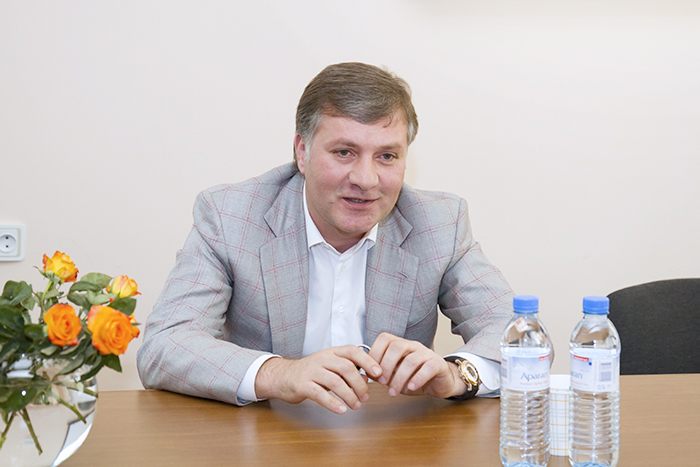Վ.Ա. Ֆանարջյանի անվան ուռուցքաբանության ազգային կենտրոնի տնօրեն Արմեն Տանանյան  Վ.Ա. Ֆանարջյանի անվան ուռուցքաբանության ազգային կենտրոնի և Դերմատոօնկոլոգների հայկական ասոցիացիայի կողմից մայիսի 30-ին կազմակերպված գիտաժողով` &laquo;Կարևորը մելանոմայի մասին&raquo;